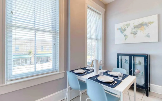 photo 5 of Sunny & bright - cute 1 BR apt in historic SPR