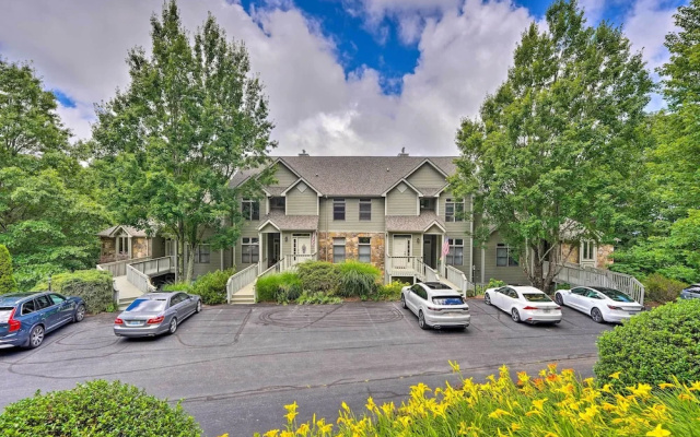 photo 3 of Family-friendly Burnsville Condo! Gated Community