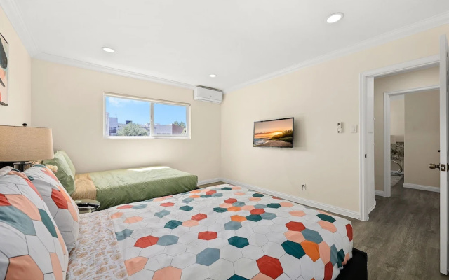 photo 4 of Sunny & Cheerful Near I-10 ~ Queen Beds ~ Parking