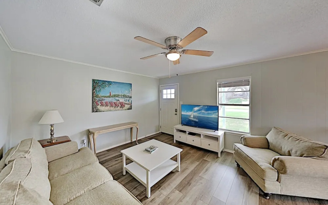 photo 3 of Sunny Haven In Old Rockport - Walk To The Beach! 2 Bedroom Duplex