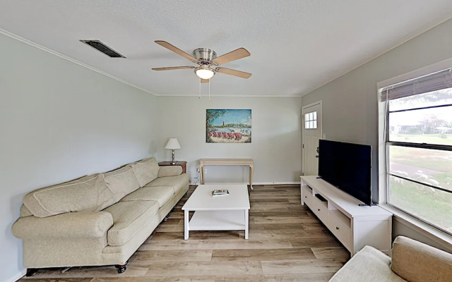photo 4 of Sunny Haven In Old Rockport - Walk To The Beach! 2 Bedroom Duplex
