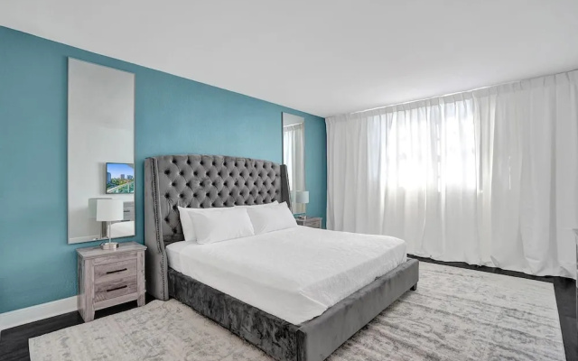 photo 3 of Sunny Isles 4 Bedrooms on the beach