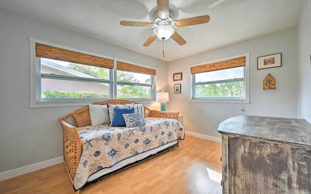 photo 2 of Sunny Largo Retreat: 4 Mi From Indian Rocks Beach!