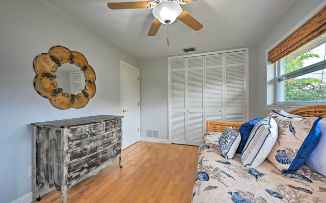 photo 4 of Sunny Largo Retreat: 4 Mi From Indian Rocks Beach!