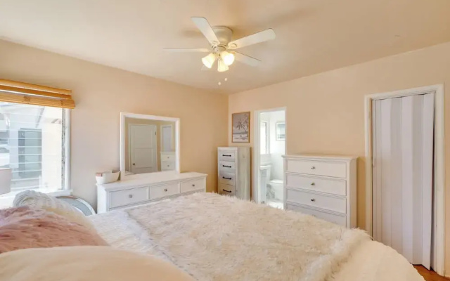 photo 2 of Sunny Manhattan Beach Apt w/ Vibrant Ocean Views