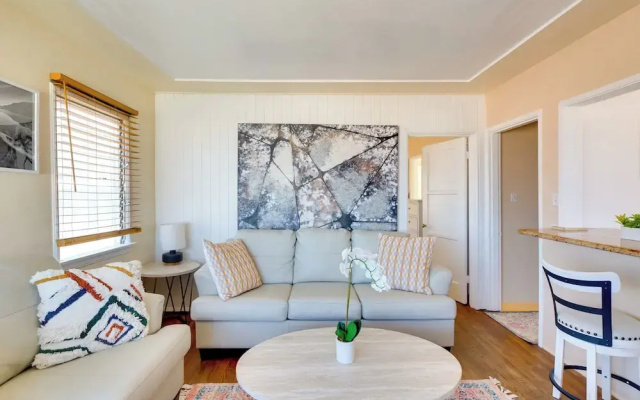 photo 5 of Sunny Manhattan Beach Apt w/ Vibrant Ocean Views