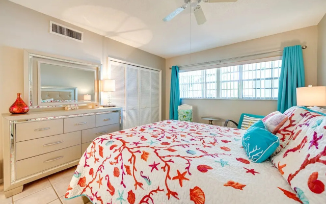 photo 3 of Sunny Sarasota Oasis w/ Private Screened Lanai
