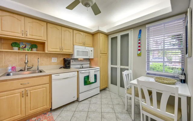 photo 5 of Sunny Sarasota Oasis w/ Private Screened Lanai
