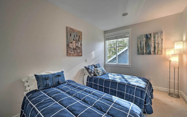 photo 4 of Sunny Seattle Home w/ Deck ~ 6 Mi to Downtown