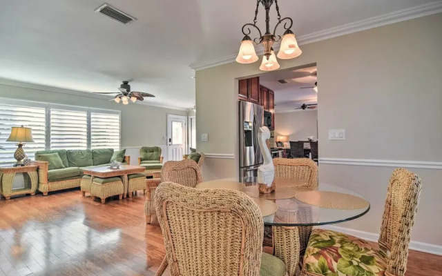 photo 3 of 4 Mi to Beach: Gem w/ Pool & Lanai in Seminole!