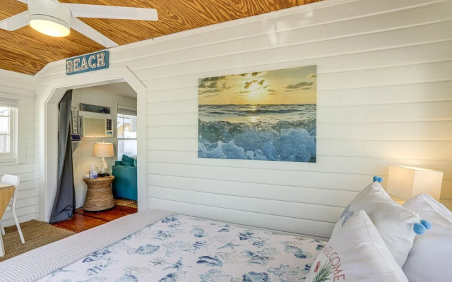 photo 2 of Sunny Treasure Island Bungalow, 200 Steps to Beach, Treasure Island