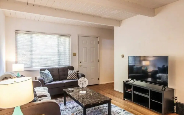 photo 2 of Sunny Two Bed in Richmond