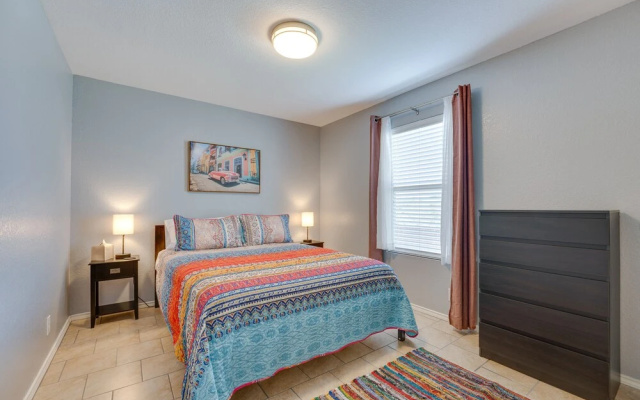 photo 3 of Sunny Universal City Home ~ 18 Mi to San Antonio!