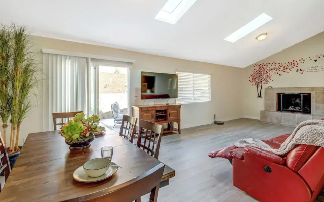 photo 4 of Sunny Vista Vacation Rental Home: 12 Mi to Beach!