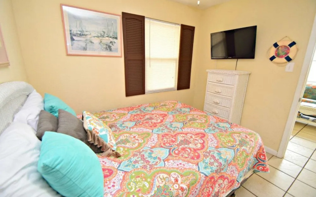photo 4 of Sunrise Village 101 by RedAwning