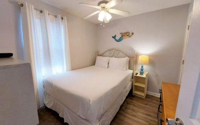 photo 3 of Sunrise Village 117 2 Bedroom Condo by RedAwning