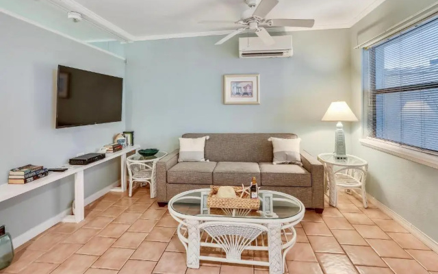 photo 2 of Sunset Beach House - Beach Hugger 1
