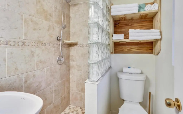 photo 5 of Sunset Beach House - Beach Hugger 1