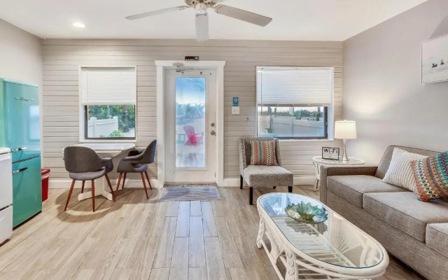 photo 2 of Sunset Beach House - Beach Hugger 2