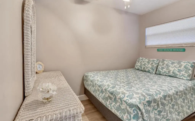 photo 3 of Sunset Beach House - Beach Hugger 2