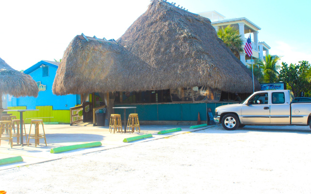 photo 2 of Sunset Beach Treasure Island 1/1 Wi-Fi Parking 117-B