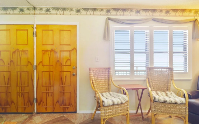 photo 3 of Sunset Chateau 506 Beachfront Condo / Great Updates/sunset Beach