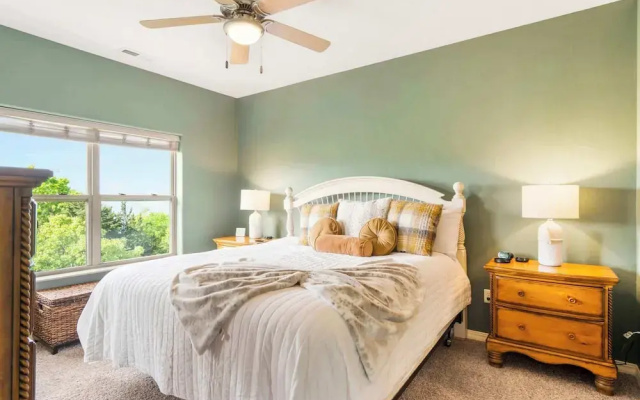photo 4 of Sunset Daydream Elegant Condo on Table Rock!