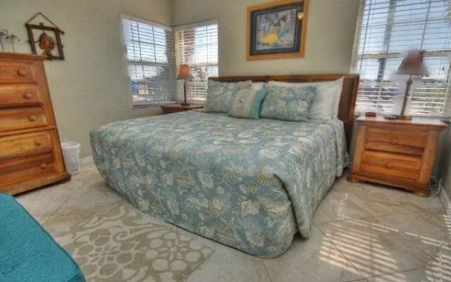 photo 4 of Sunset Sea esta 4 Br home by RedAwning