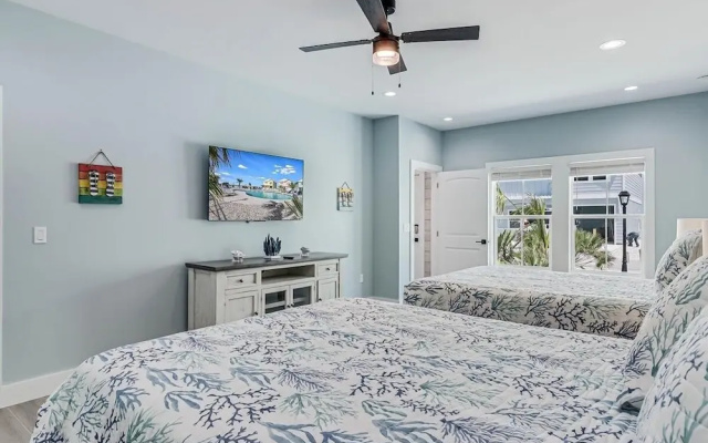 photo 3 of Sunshine And Flip Flops Sp114 4 Bedroom Home by RedAwning