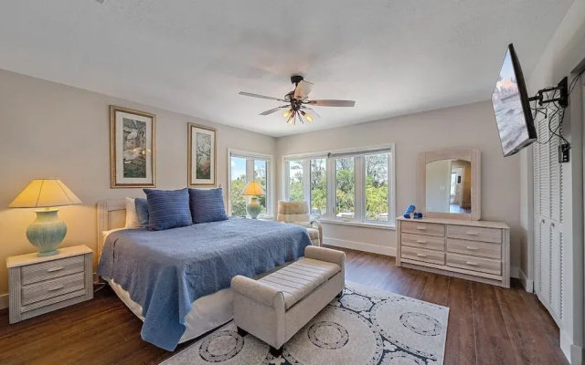 photo 2 of Sunshine Cottage At Cedars 2 Bedroom Condo by RedAwning