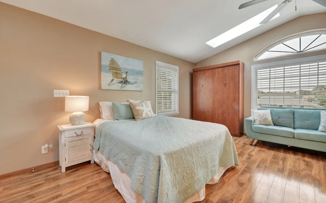 photo 4 of Sunshine Hideaway - Large Studio - Pet Friendly