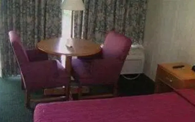 photo 3 of Sunshine Inn