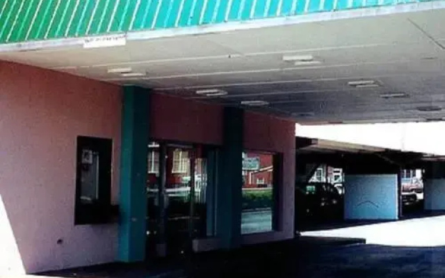photo 5 of Sunshine Inn