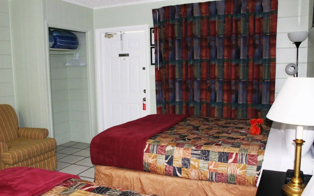 photo 2 of Sunshine Inn & Suites Venice, FL