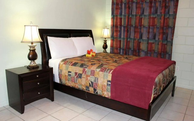 photo 3 of Sunshine Inn & Suites Venice, FL