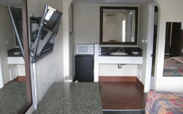 photo 4 of Sunshine Motel
