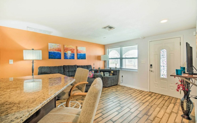 photo 2 of Sun-soaked Hudson Getaway w/ Canal Access!