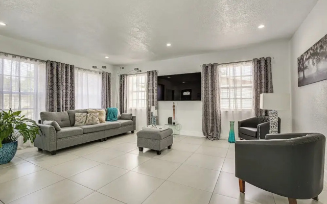 photo 5 of Sun-soaked Home w/ Pool in Lauderdale Lakes!