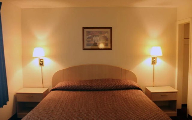 photo 5 of By The Way Motel Columbia