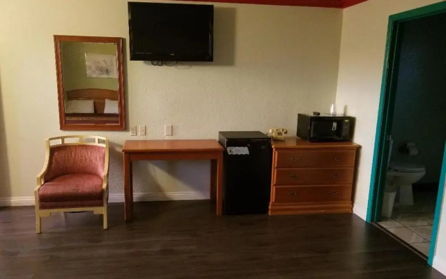 photo 5 of Super 7 Motel