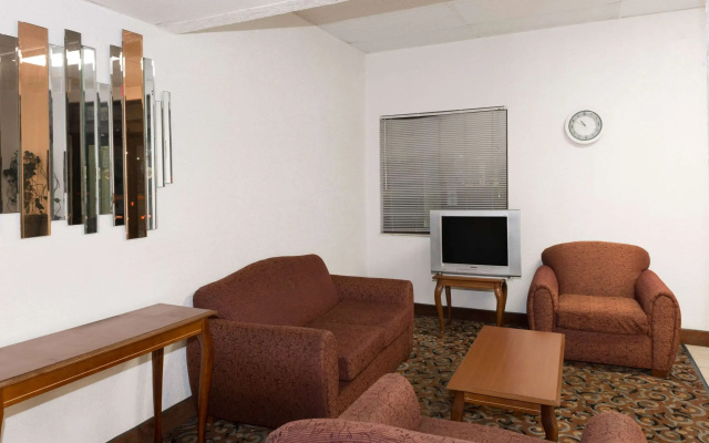 photo 2 of Super 8 by Wyndham Pompano Beach
