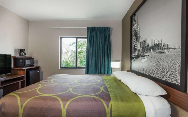 photo 3 of Super 8 by Wyndham Pompano Beach