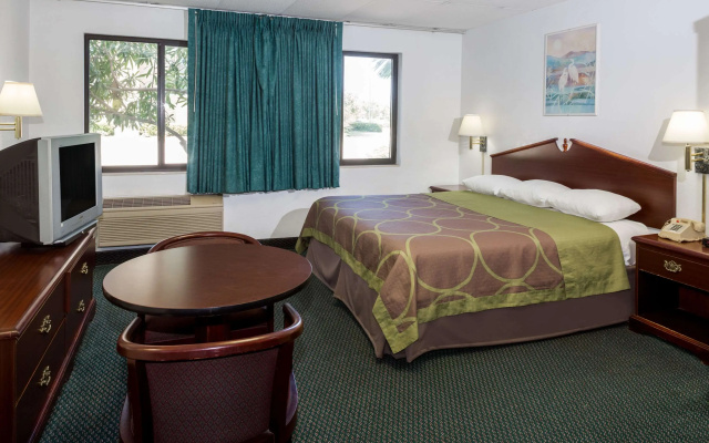 photo 4 of Super 8 by Wyndham Pompano Beach