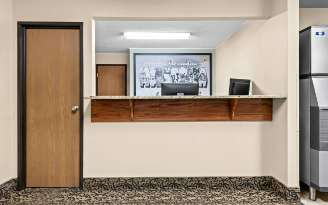 photo 4 of Super 8 by Wyndham Alexandria MN