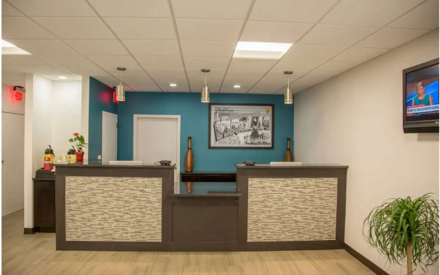 photo 2 of Super 8 by Wyndham Alexandria/Washington D.C. Area