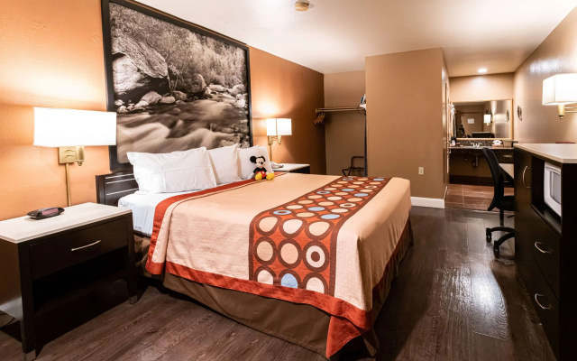 photo 3 of Super 8 by Wyndham Anaheim/Disneyland Drive