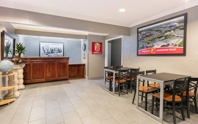 photo 2 of Super 8 by Wyndham Arlington Near AT&T Stadium