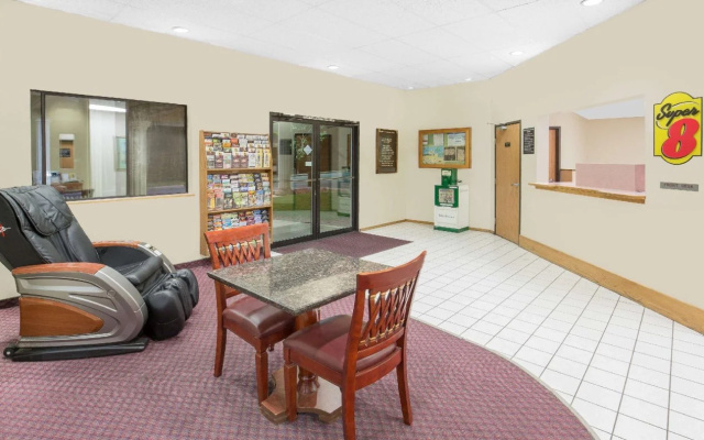 photo 2 of Super 8 by Wyndham Ashland