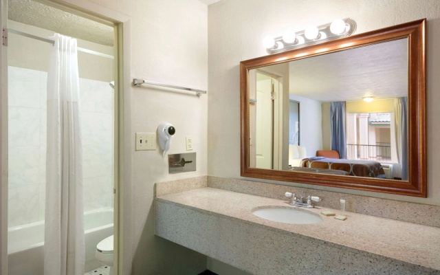 photo 5 of Super 8 by Wyndham Atlanta/Hartsfield Jackson Airport