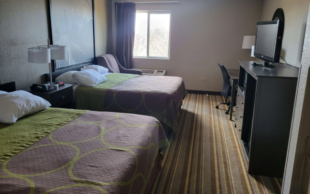 photo 3 of Super 8 by Wyndham Aurora/Naperville Area